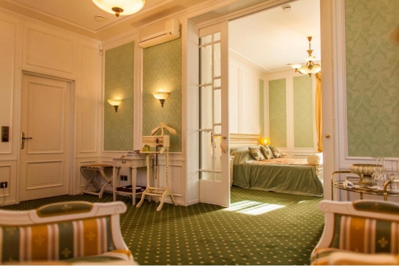 Ночевка в элегантном номере «Изумруд» в отеле "TB Hotel & SPA"