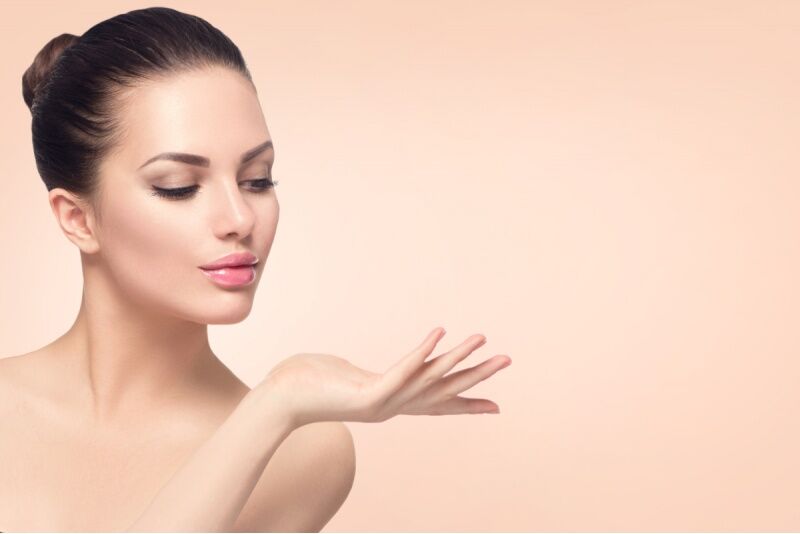 Процедура-пилинг для лица с кислотами из серии немецкой косметики CNC в салоне красоты "Pärli"