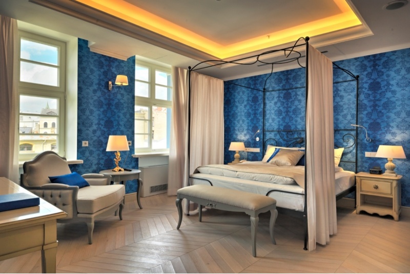 Отдых с очарованием Старой Риги и завтраком в отеле Relais Le Chevalier