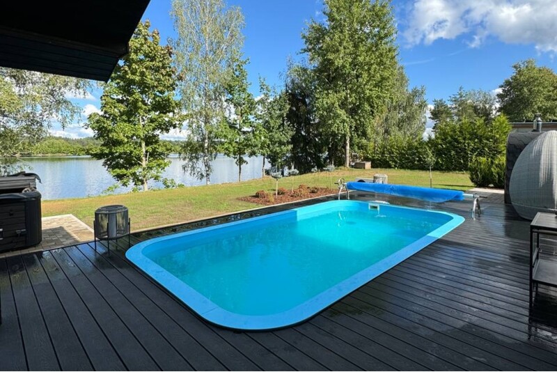 Ночевка в домике Akmeni Nature Resort курорта “Villa Mila” с бассейном