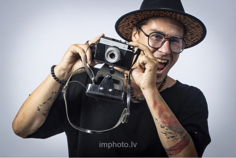 Черно-белая и цветная фотосессия без фотографа в студии "Im photo" в Риге