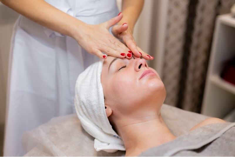 Моделирующий массаж лица в студии AnaBliss Massage