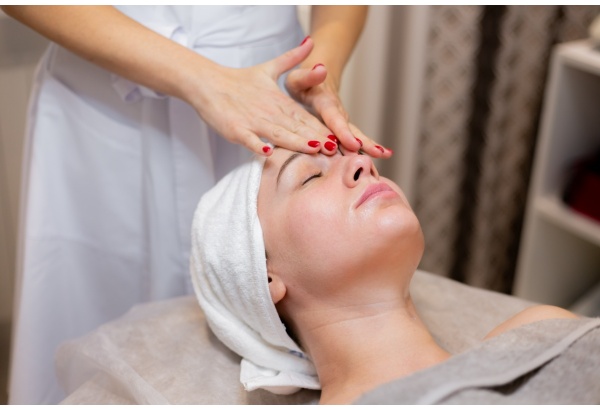 Моделирующий массаж лица в студии AnaBliss Massage
