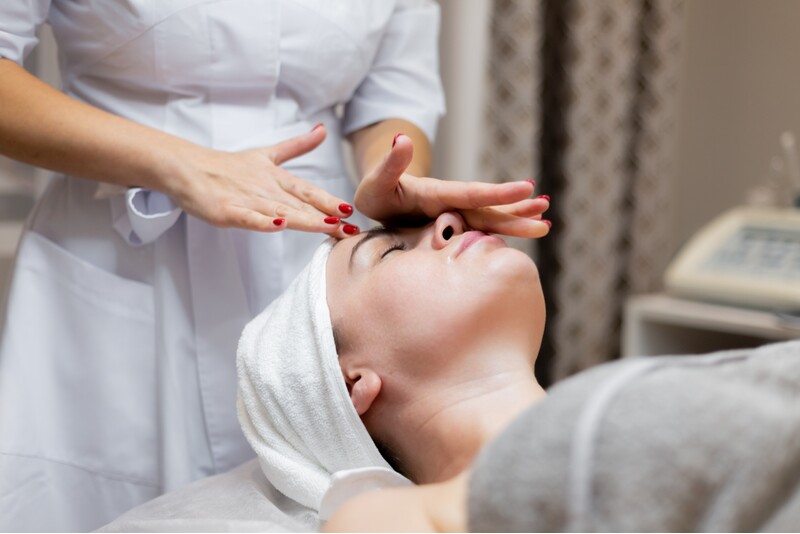 Моделирующий массаж лица в студии AnaBliss Massage