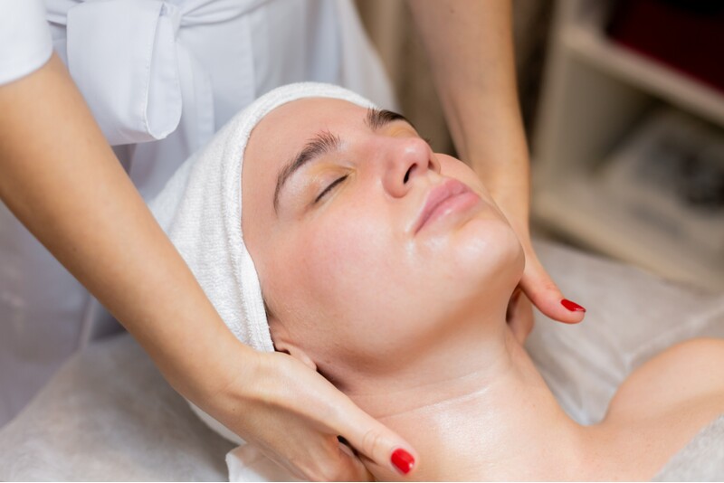 Моделирующий массаж лица в студии AnaBliss Massage