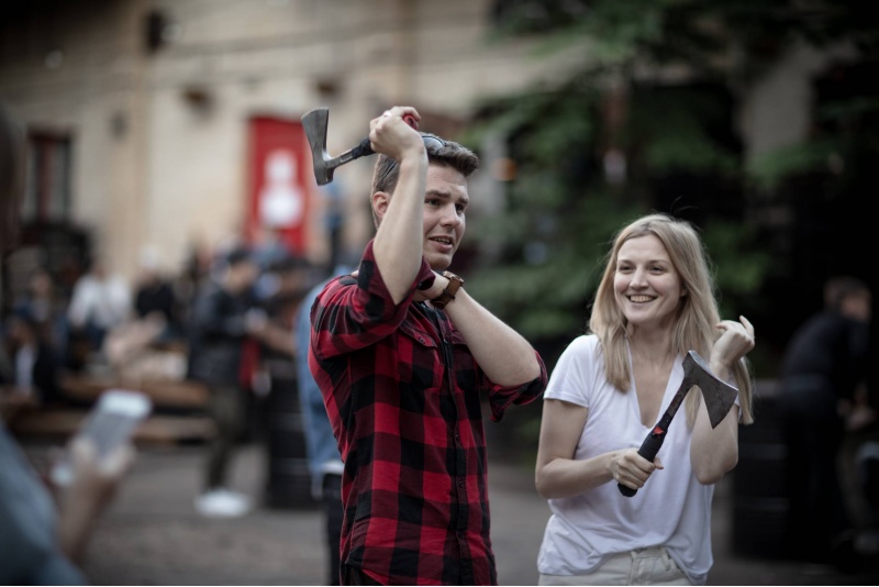 Ühe tunni kirveviskamine koos AXE FACTORY RIGAga