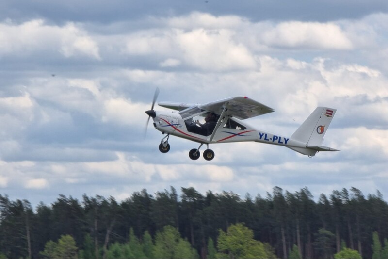Захватывающий полет на двухместном самолете AEROPRAKT-22 с аэродрома Адажи