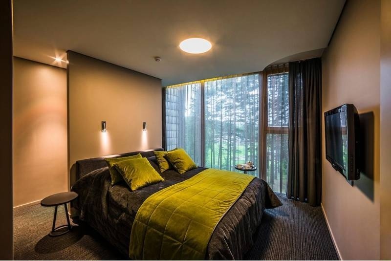 Ööbimine sauna ja õhtusöögiga privaatses majakeses kahele „TonyResortis“
