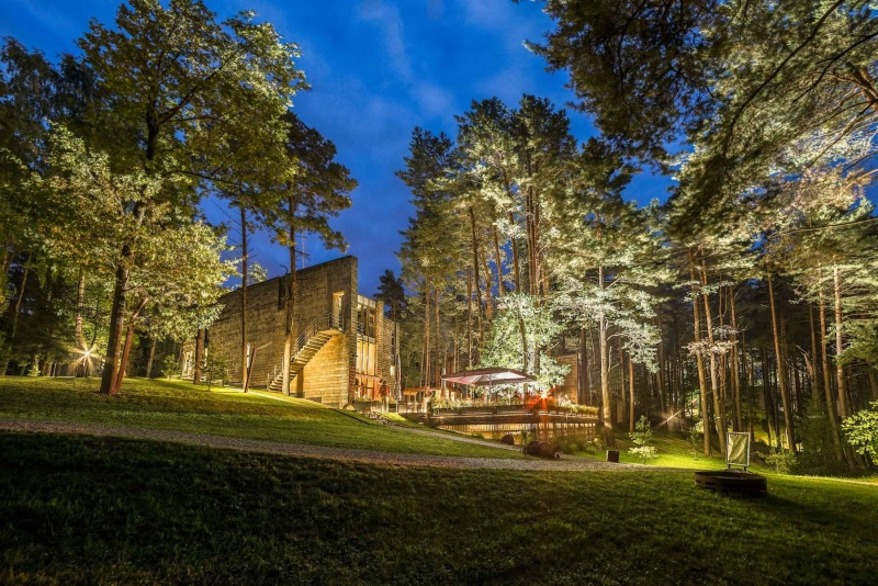 Ночь с ужином для семьи в «TonyResort»