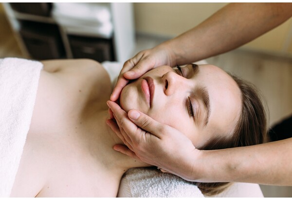 Kehapeegel Массаж лица и головы Facelift