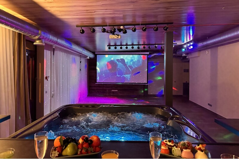 Eksklusiivne ööbimine SPA-puhkusega "Skyhouse SPA Cinema"