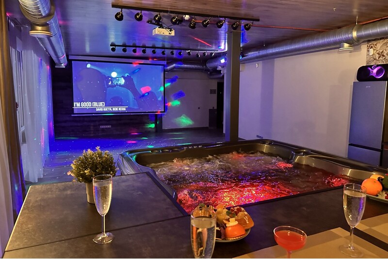 Эксклюзивное размещение на ночь с расслабляющим Спа-отдыхом в "Skyhouse SPA Cinema"