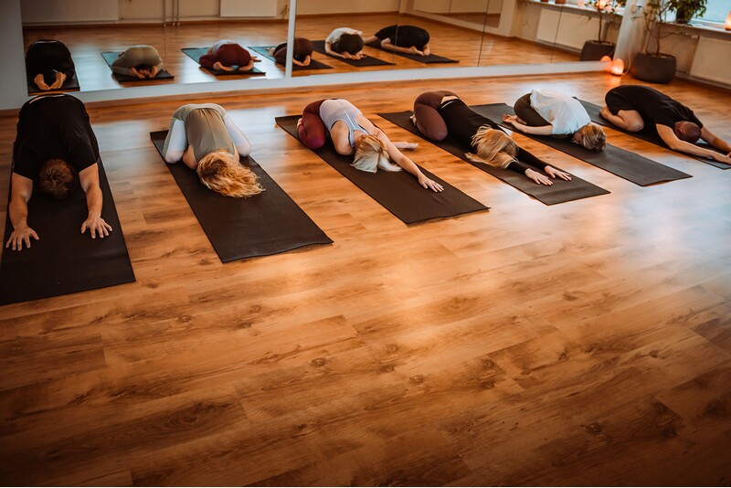 Занятие йогой в Aurora Yoga Studio в Таллине