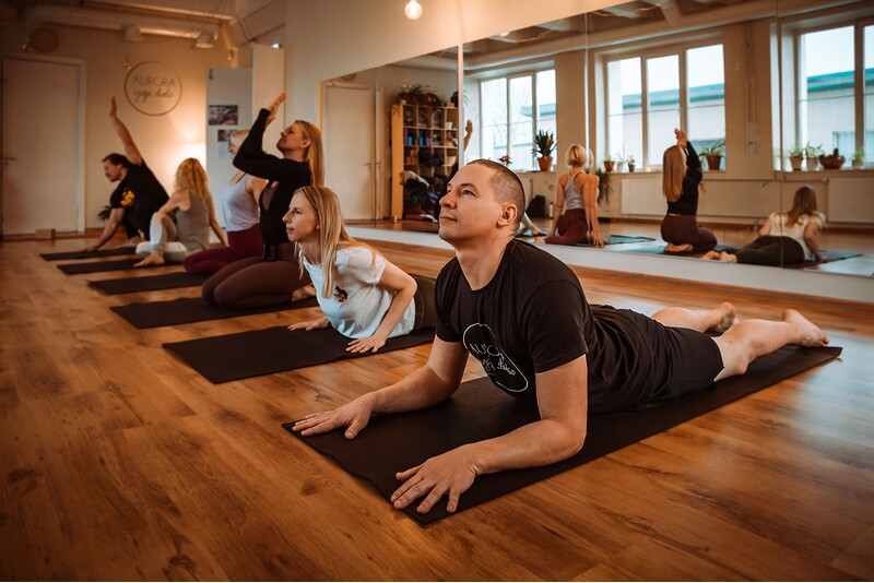 Занятие йогой в Aurora Yoga Studio в Таллинне