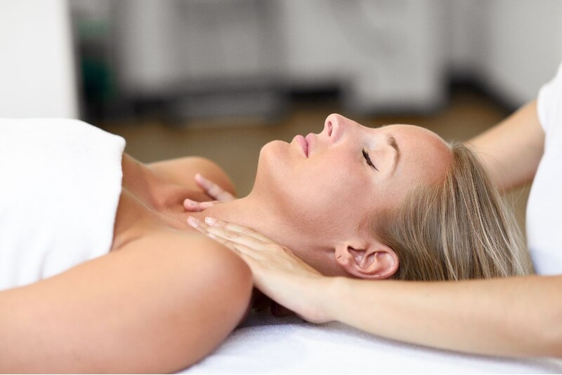Relax-массаж лица, головы, зоны декольте и рук в студии AnaBliss Massage