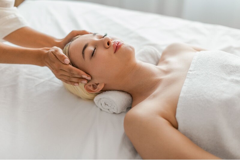 Relax-массаж лица, головы, зоны декольте и рук в студии AnaBliss Massage