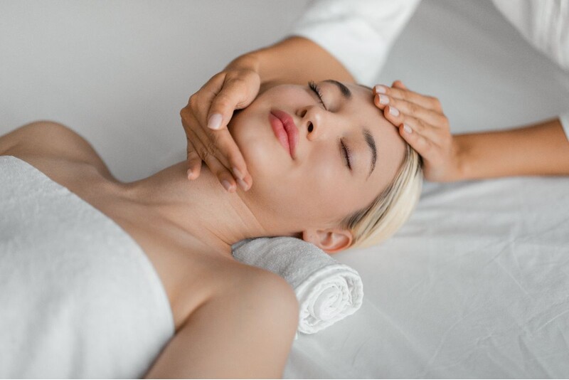 Relax-массаж лица, головы, зоны декольте и рук в студии AnaBliss Massage