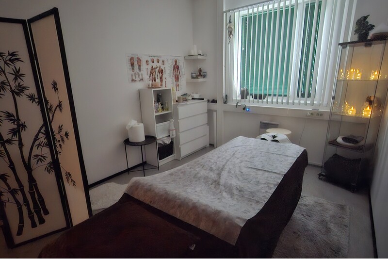 Relax-массаж лица, головы, зоны декольте и рук в студии AnaBliss Massage