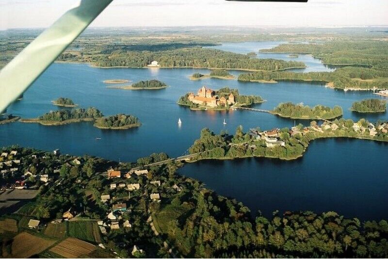 Lend lennukil „Trakai + 44 järve“