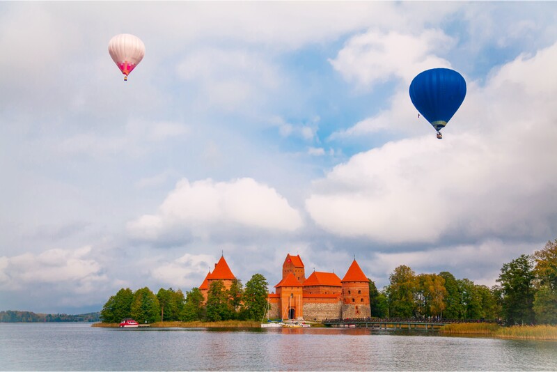 Lend kuumaõhupalliga Trakai kohal