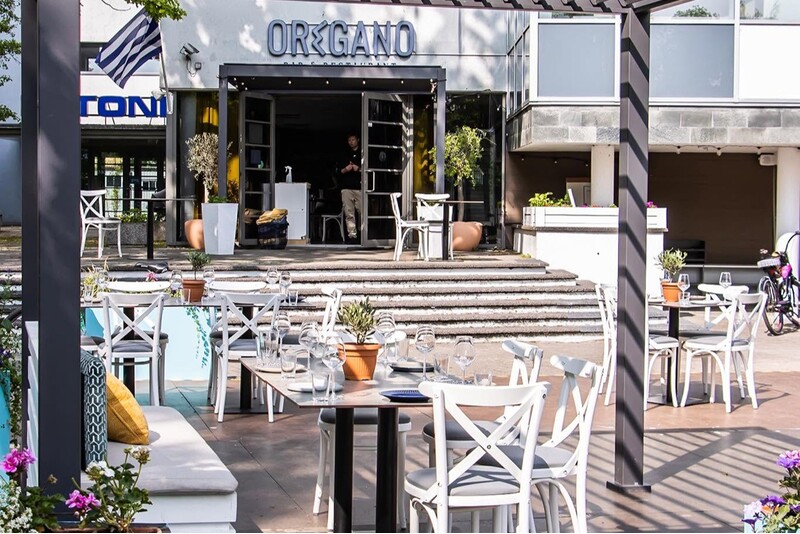 Õhtusöök Oregano restorani suveterrassil