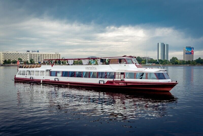 Sõit „Päikeseloojang“  Daugava jõe laeval „VECRĪGA“