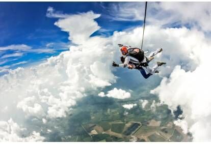 Тандемный прыжок с парашютом с высоты 4000 м + видео/фотосессия в Польше