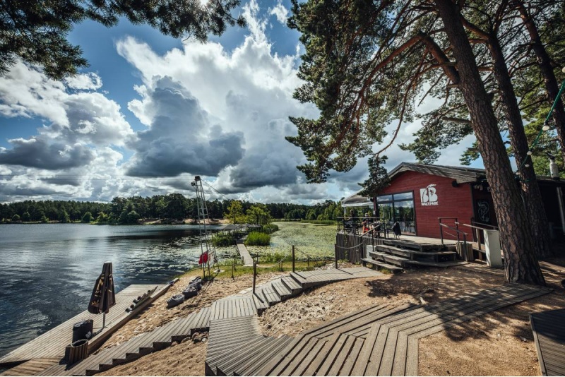 Ööbimine bungalo-mekis ja SUP-lauaseiklus Liepājas