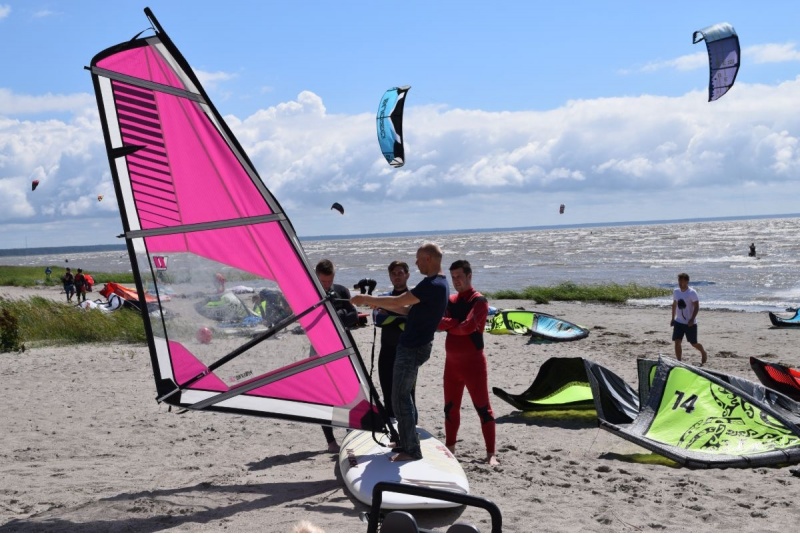 Обучение виндсерфингу от Surf Center в Пярну