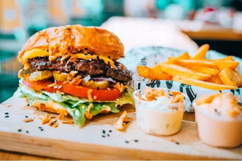 Популярное обеденное комбо Food Coma Hit-Kit для двоих в Тарту